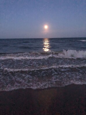 Beach nearby, sun-loungers, beach towels