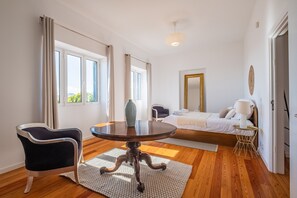 4 quartos, ferros/tábuas de passar roupa, Wi-Fi de cortesia
