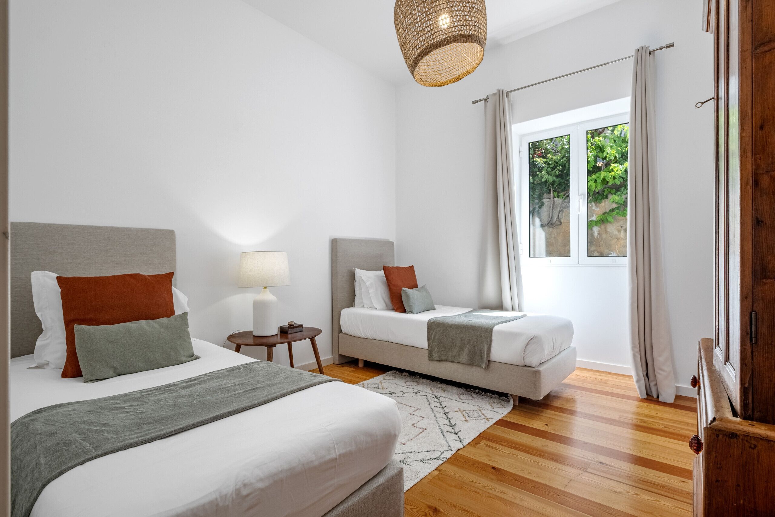 4 habitaciones, tabla de planchar con plancha y wifi gratis 