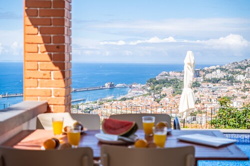 Casa da Pinheira II - By Wehost