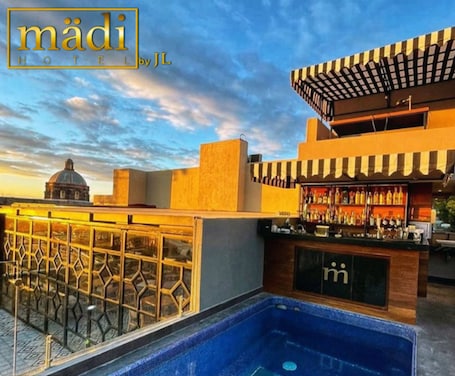 Exterior. Hotel Madi