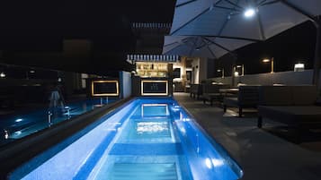 Außenpool, geöffnet von 08:00 Uhr bis 20:00 Uhr, Liegestühle