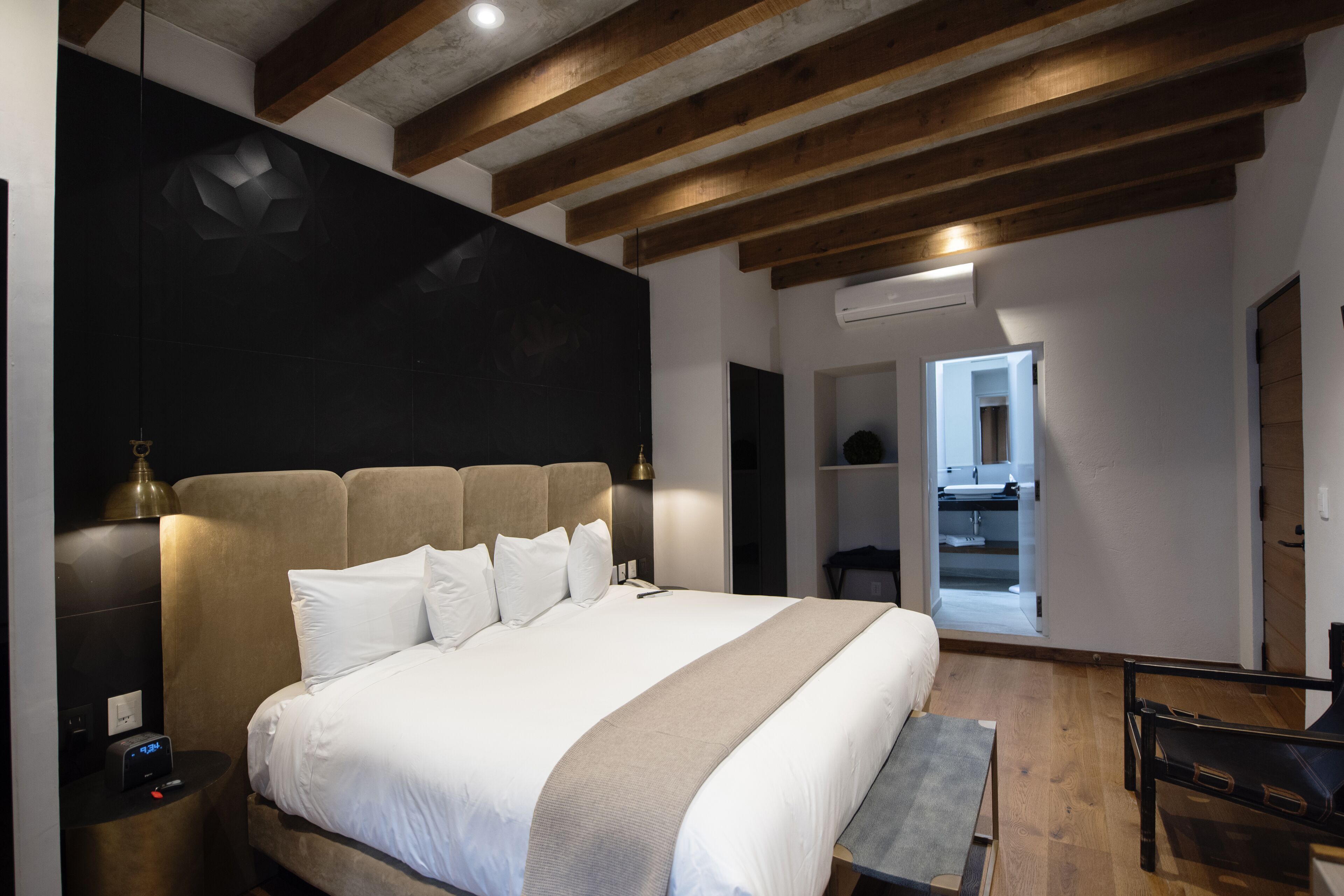 luxury studio suite, terrace | 1 bedroom, minibar, desk, iron/ironing board