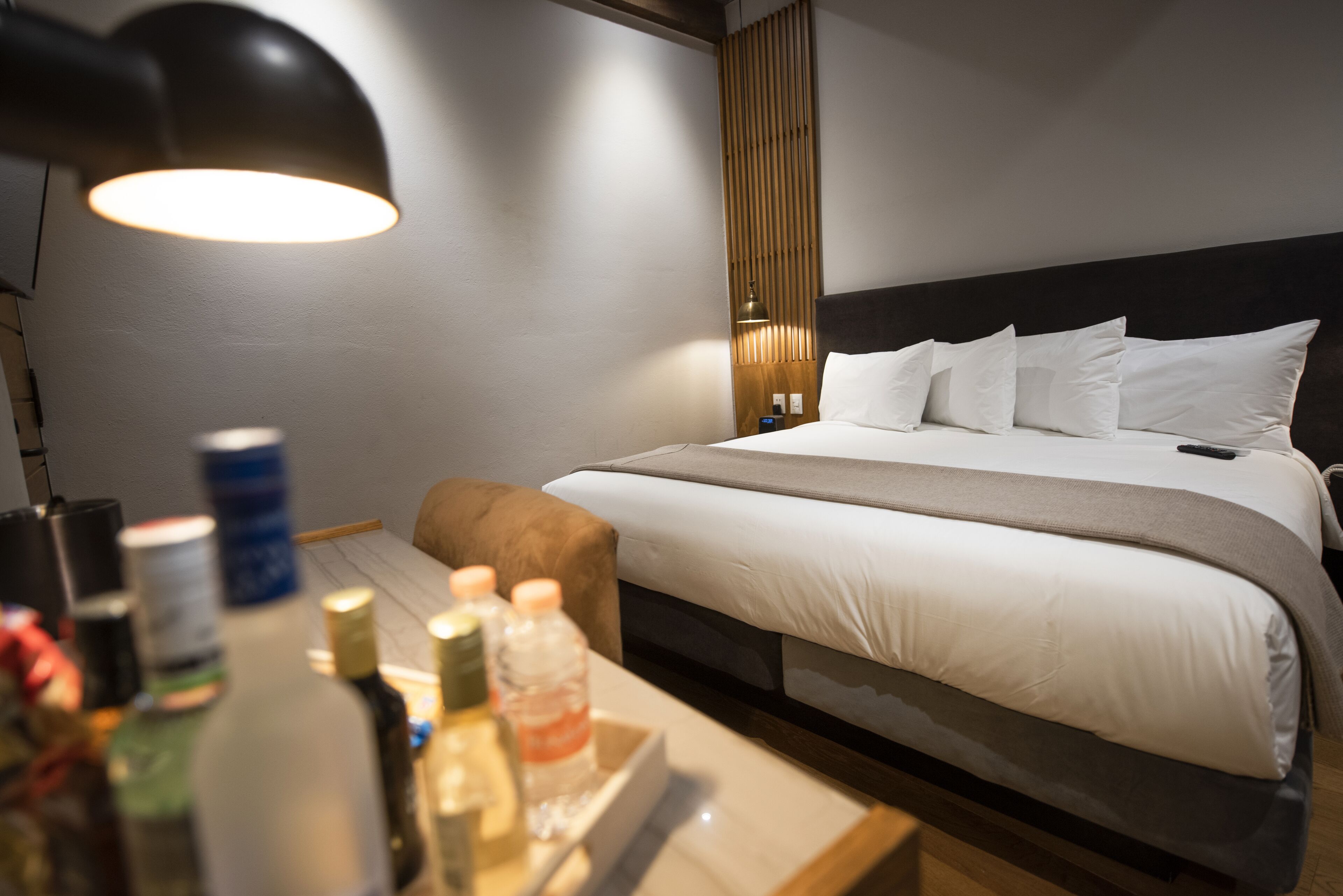 deluxe room, 1 king bed | 1 bedroom, minibar, desk, iron/ironing board