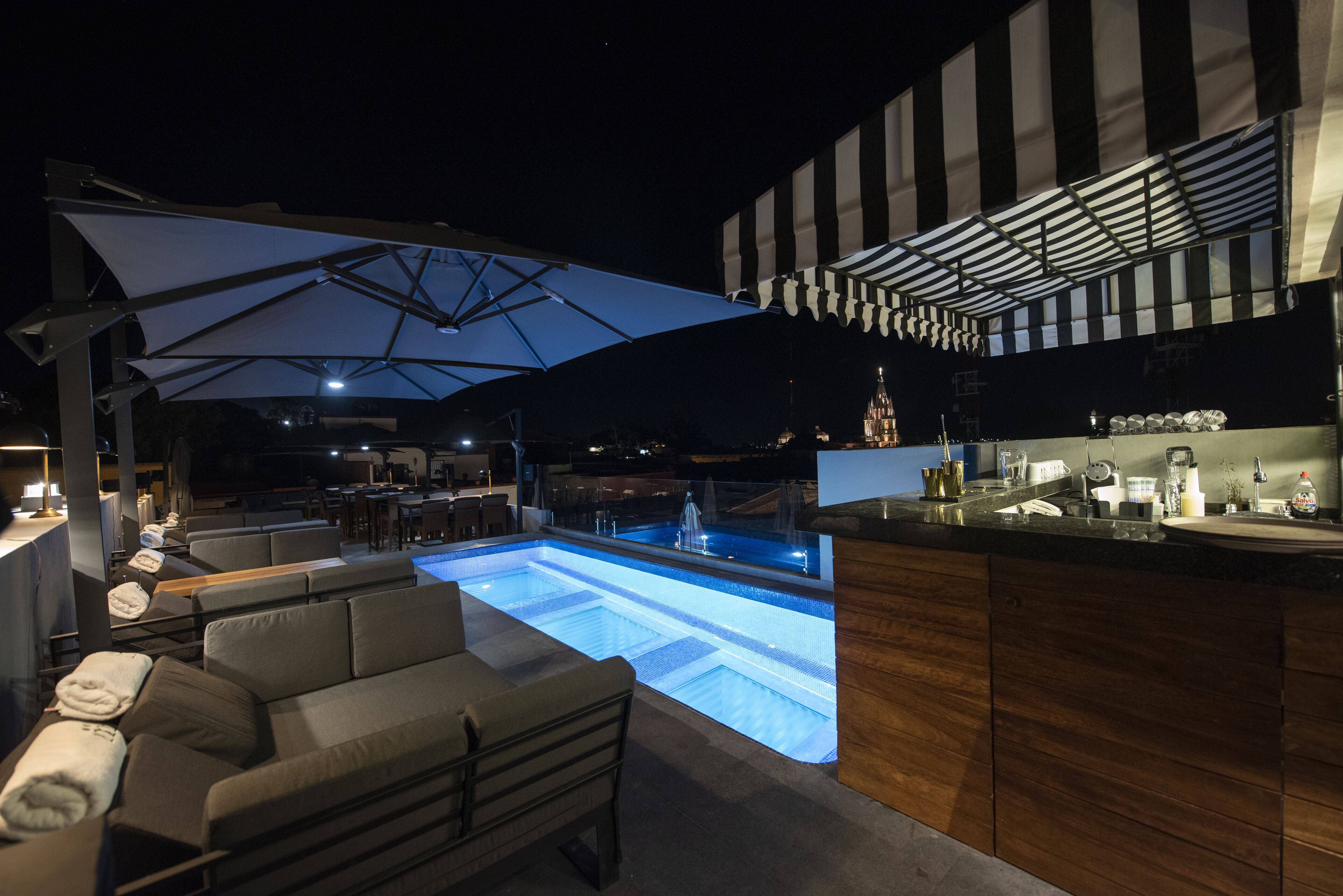 outdoor pool, open 8:00 am to 8:00 pm, pool loungers