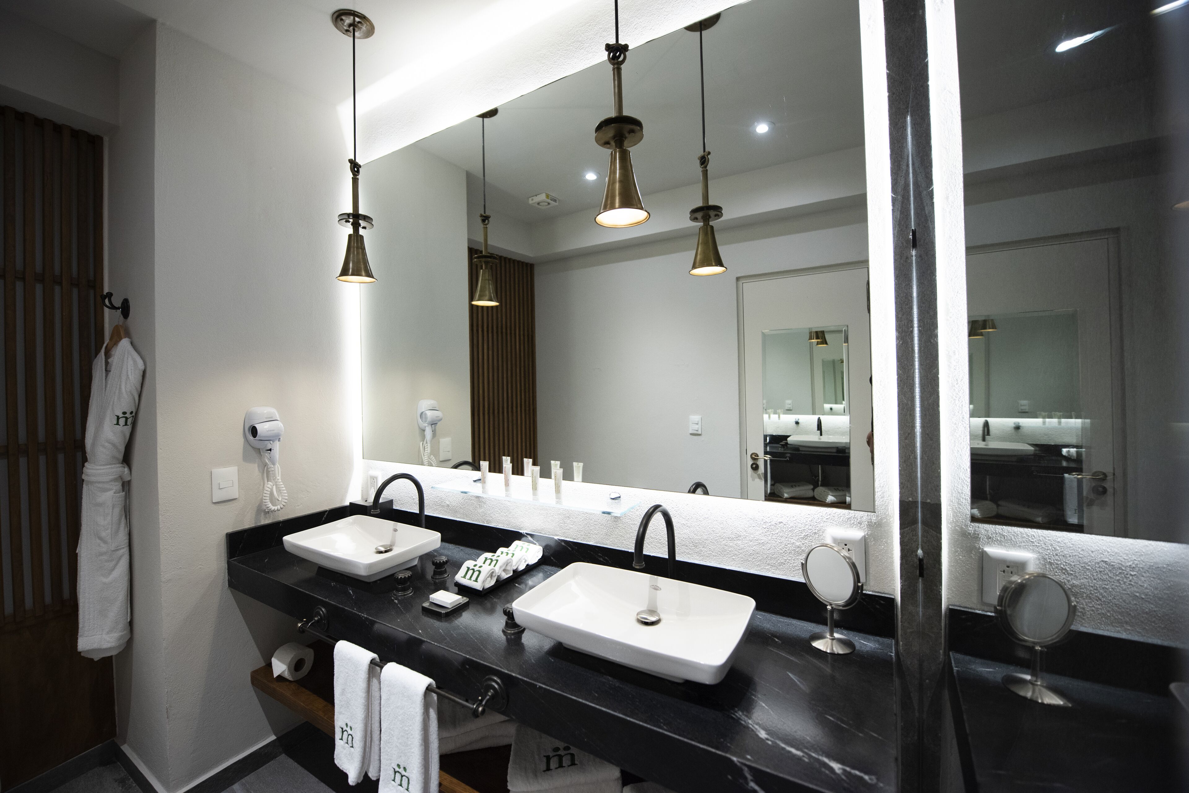 shower, rainfall showerhead, free toiletries, hair dryer