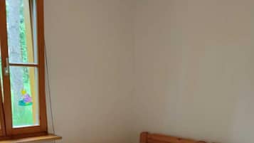 1 quarto, berço de viagem, Wi-Fi de cortesia, roupa de cama