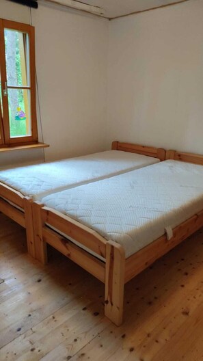1 bedroom, travel cot, free WiFi, bed sheets