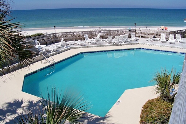 Ocean view pool