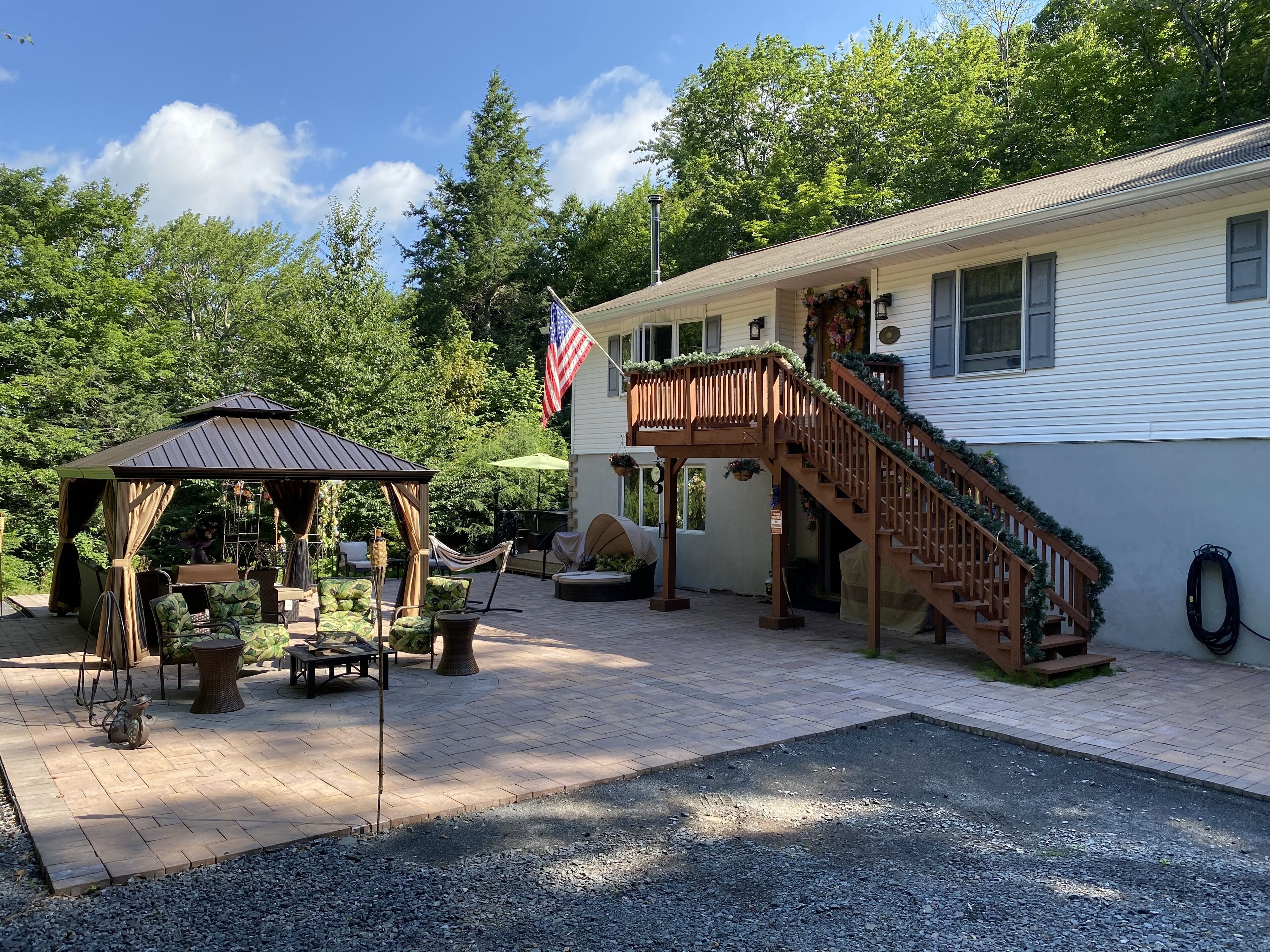 Hottub, Sauna, Deck, Backyard, Hi-Speed Internet