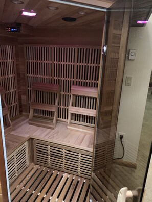 Sauna - Hottub, Sauna, Deck, Backyard, Hi-Speed Internet (Tannersville)