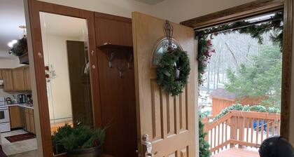 Hottub, Sauna, Deck, Backyard, Hi-Speed Internet