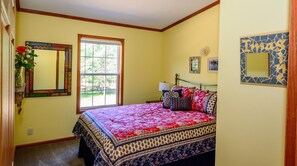 5 bedrooms, free WiFi, bed sheets