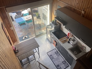 Geladeira, micro-ondas, fogão, cooktop