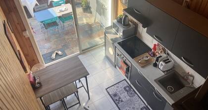 Air-conditioned, fully renovated duplex with private terrace