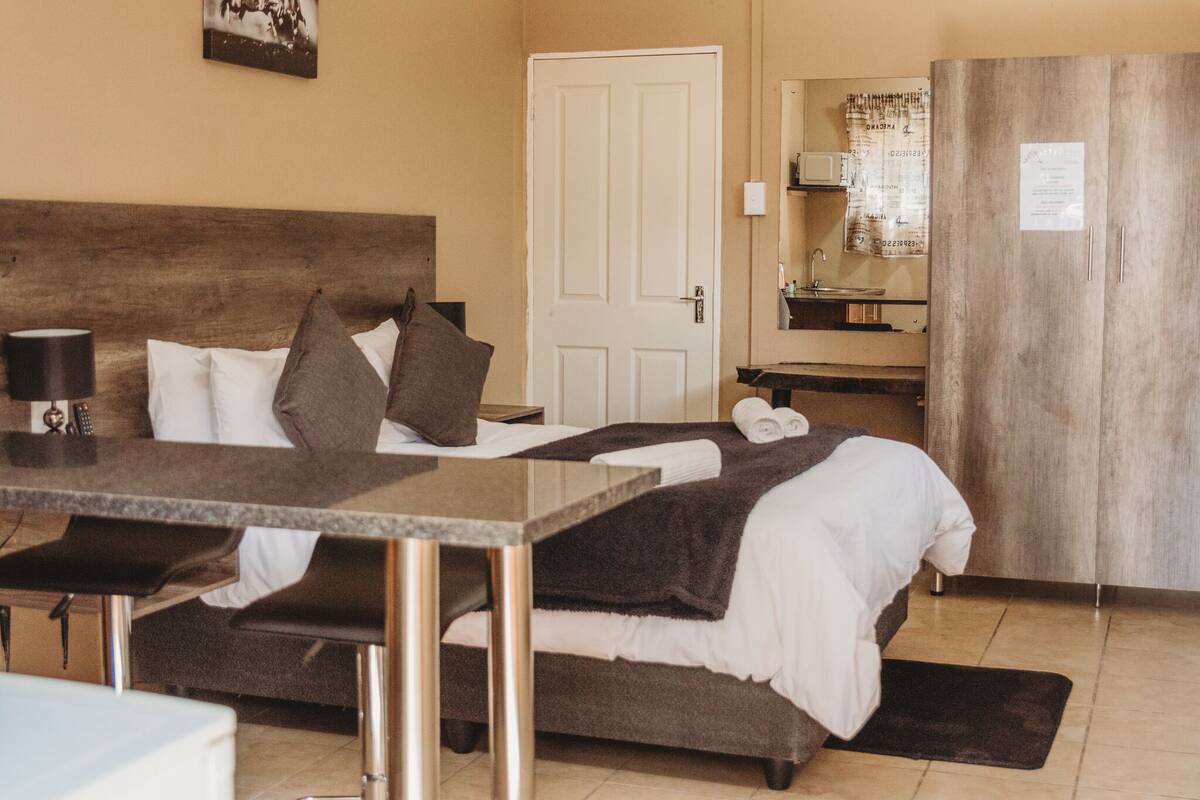 Chambre Double | Literie de qualité supérieure, couette en duvet d'oie, bureau