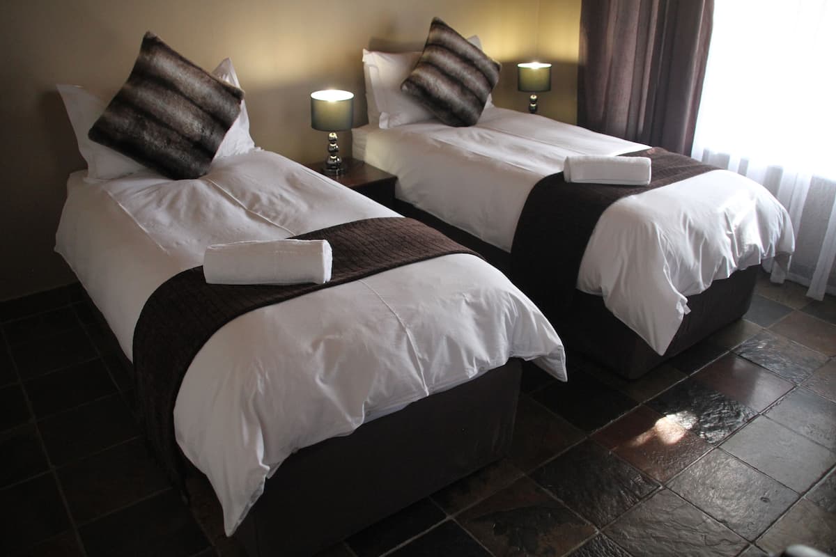 Deluxe huis | Luxe beddengoed, donzen dekbedden, individueel gemeubileerd, een bureau