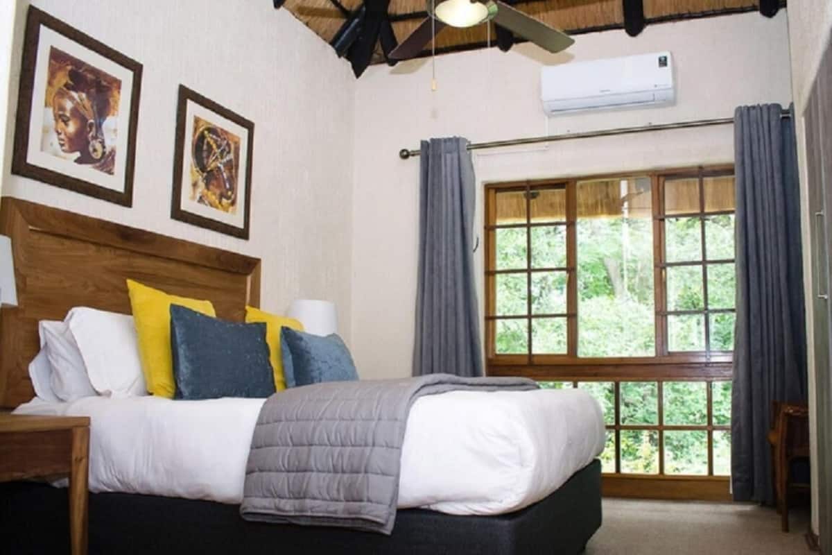 Luxury Chalet, 3 Bedrooms | Egyptian cotton sheets, premium bedding, laptop workspace