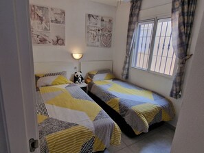 2 chambres, coffres-forts dans les chambres, fer et planche Ă repasser