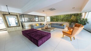 Quầy tiếp tân