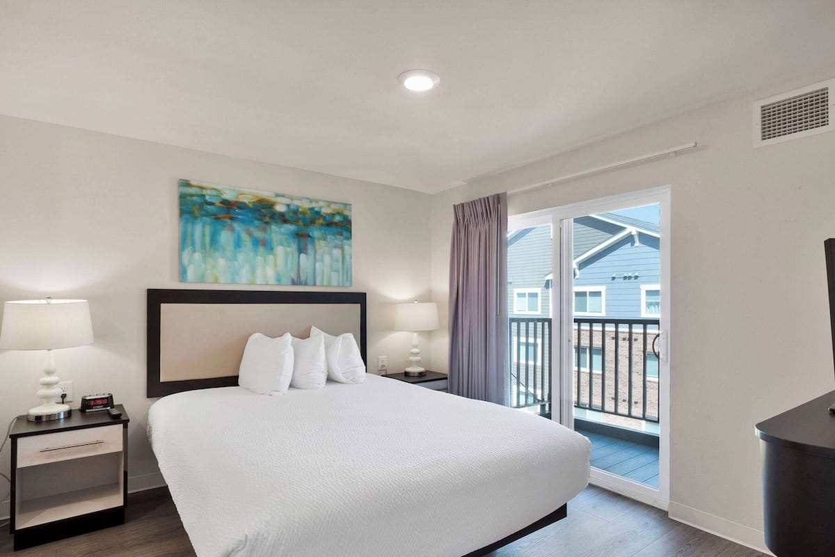 Suite, 2 slaapkamers, balkon | Luxe beddengoed, pillowtop-bedden, gratis wifi, beddengoed