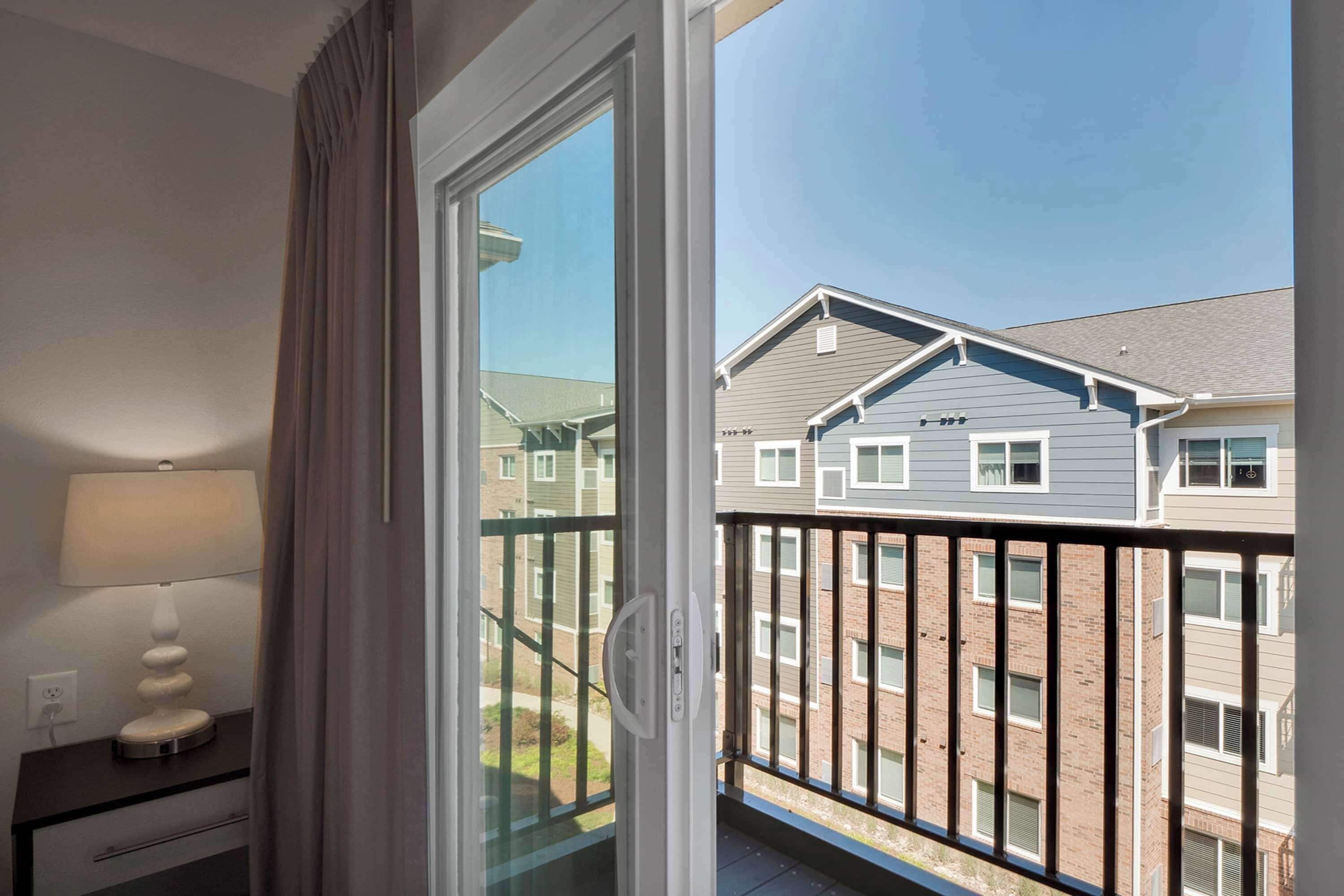 premium bedding, pillow-top beds, free wifi, bed sheets