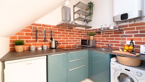 Comfort Studio Suite | Private kitchen | Fridge, microwave, oven, stovetop - Loft B (Gdansk)