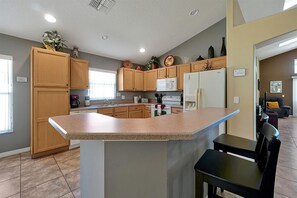 Fridge, microwave, oven, stovetop - Solana Resort, Davenport, 5 Bed Private Pool & Spa (Davenport)