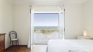 4 bedrooms, soundproofing, iron/ironing board, travel crib