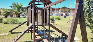 Children’s play area – outdoor