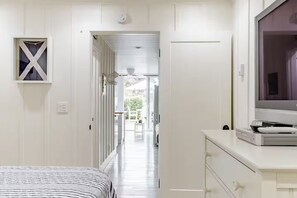 1 soverom, reiseseng for barn, wi-fi (mot et tillegg) og sengetøy