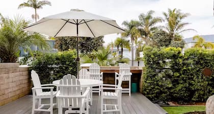 Rare Single Level Sunday-Wednesday April Special, Private deck STEPS to ocean