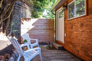 Terrace/patio - Clean & Private Escape! Tiny home style (Camas)