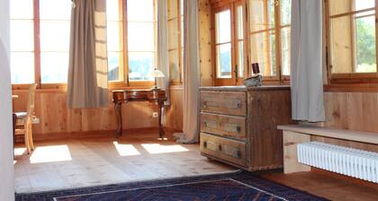 Romantic vacation apartment on a historic estate