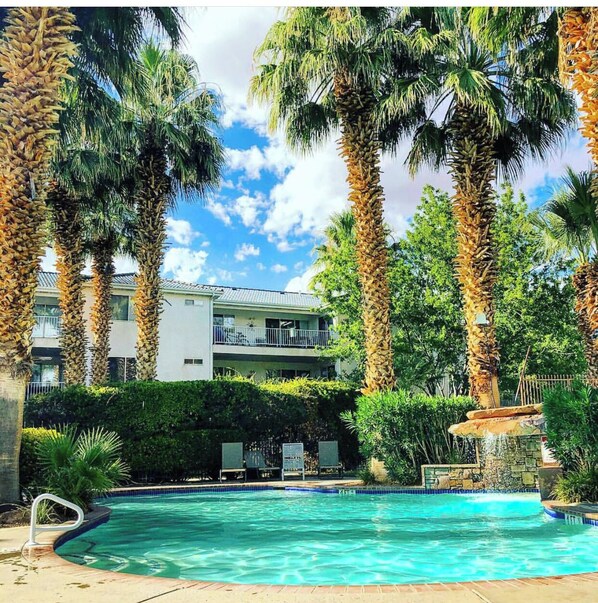 Sisäuima-allas, ulkouima-allas