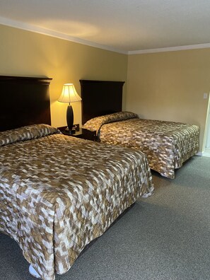 Free WiFi, bed sheets - Caronoda Motel (Central City)