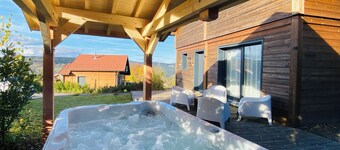 Chalet Idyll with jacuzzi, close to the ski slopes and city, charges included