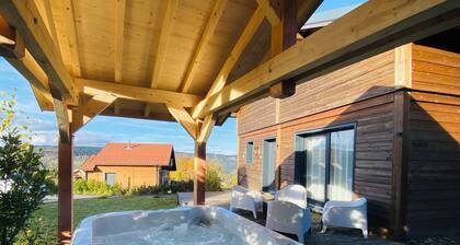 Chalet with jacuzzi, close to the ski slopes and city, charges included