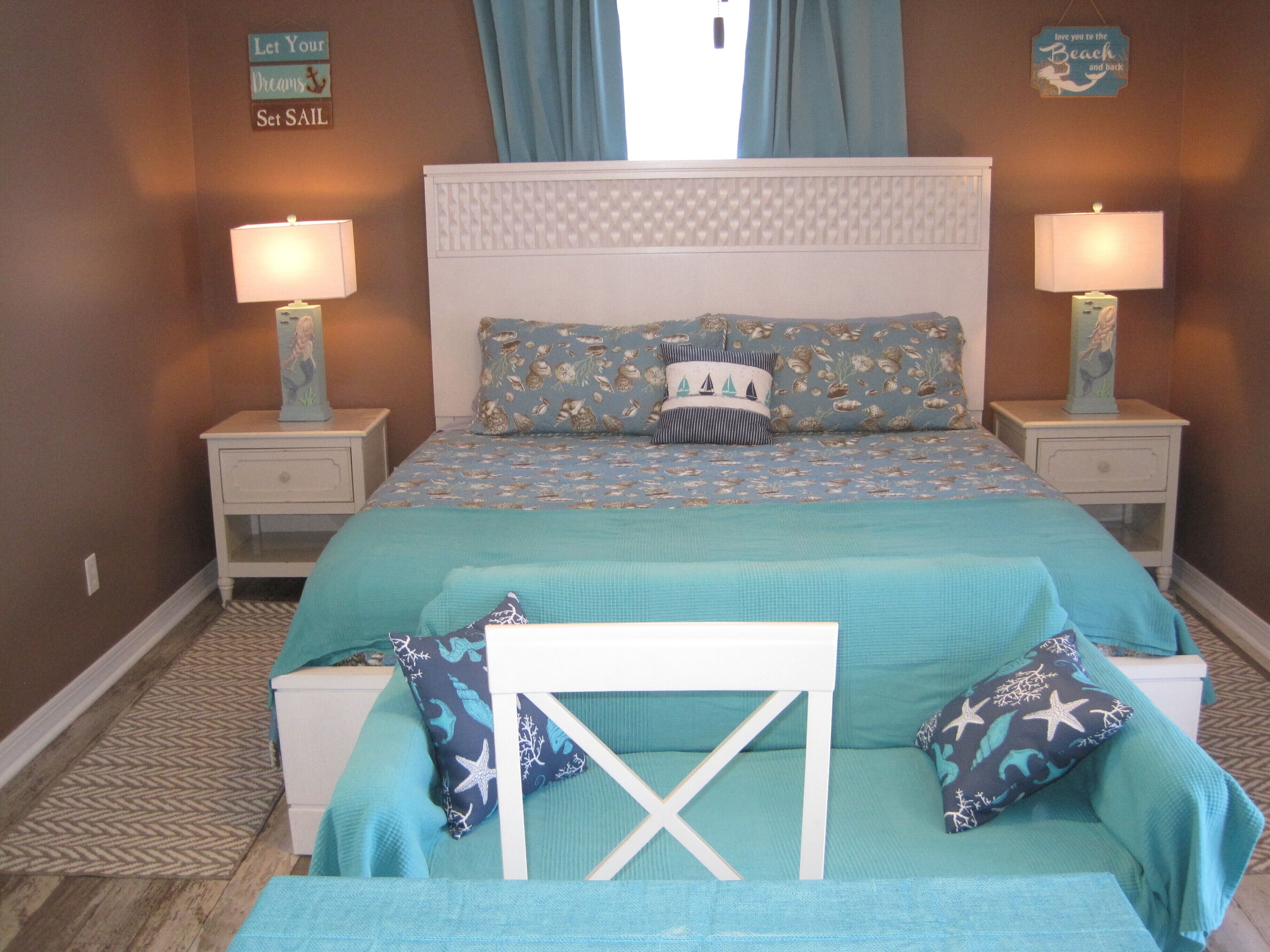 Skrivebord, strykejern/-brett, wi-fi (inkludert) og sengetøy