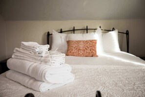 5 habitaciones, tabla de planchar con plancha, wifi y ropa de cama 