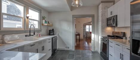 Fridge, microwave, stovetop, dishwasher