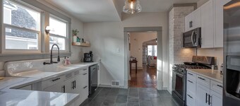 "Circle Bar Manor" Central Main Stay