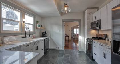 "Circle Bar Manor" Central Main Stay