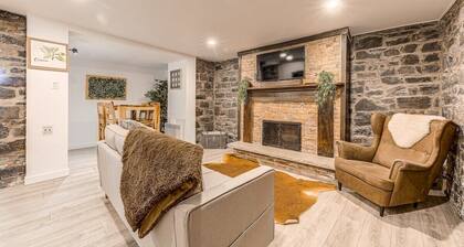 Modern Meets Rustic- 2 Bedroom in Old Quebec