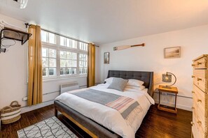 2 bedrooms, iron/ironing board, WiFi - Modern Meets Rustic- 2 Bedroom in Old Quebec (Québec)