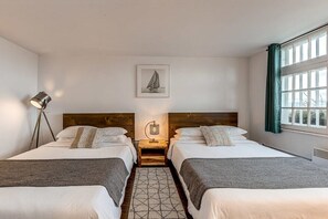 2 bedrooms, iron/ironing board, WiFi