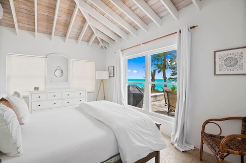 Beachfront White Palm Villa- Tar Bay, Great Exuma