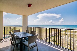 屋外ダイニングエリア