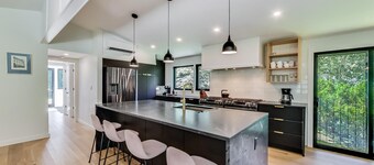 Bright modern retreat w/private hot tub Beach1 Block Fire Pit