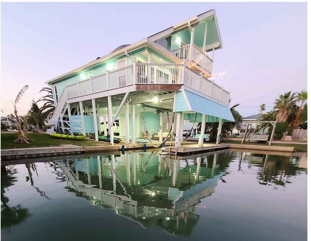 Luxury Waterfront For Relaxation and Water Fun!
